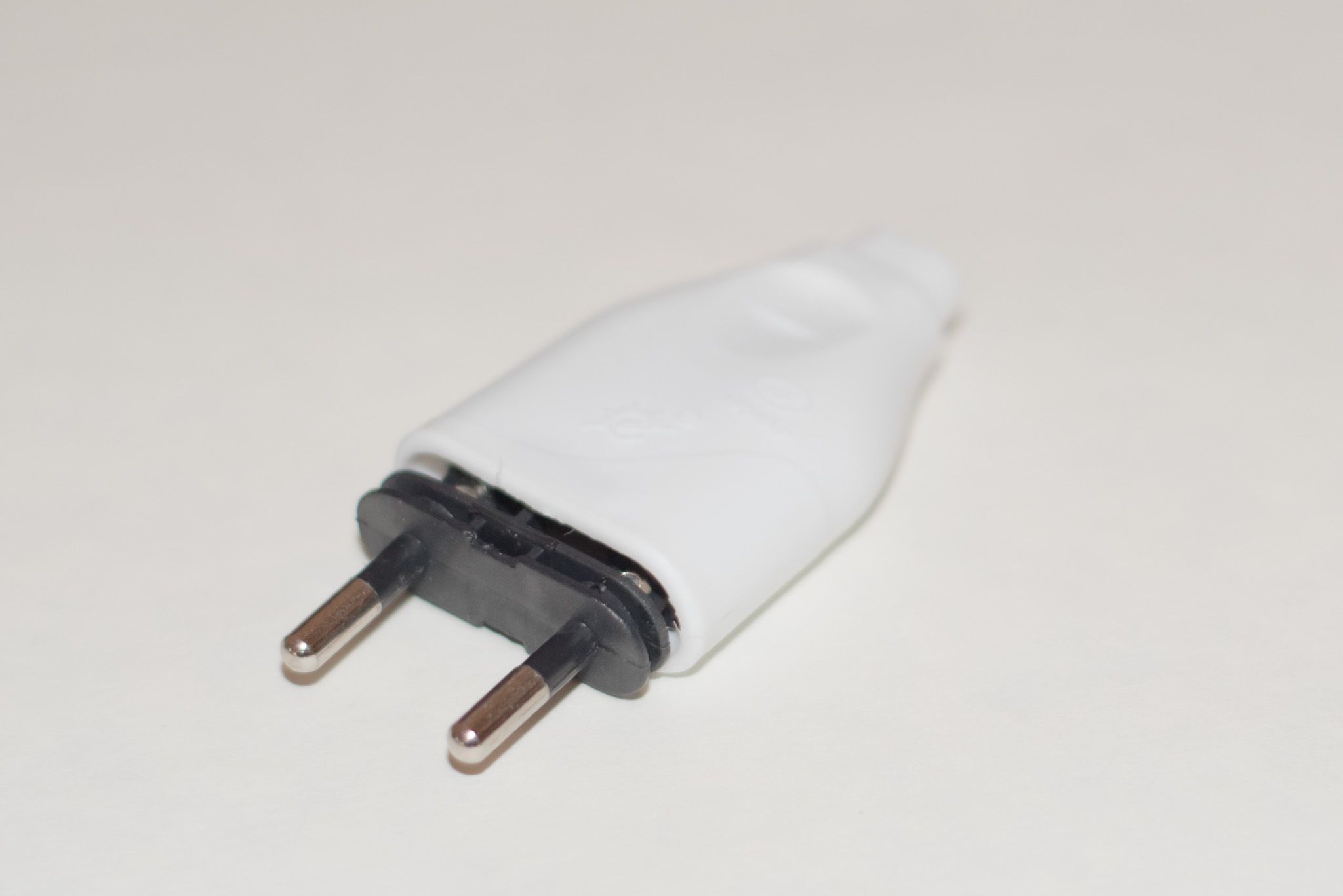 4 AC Travel Adapter Extension Cord 3 Steps (with Pictures