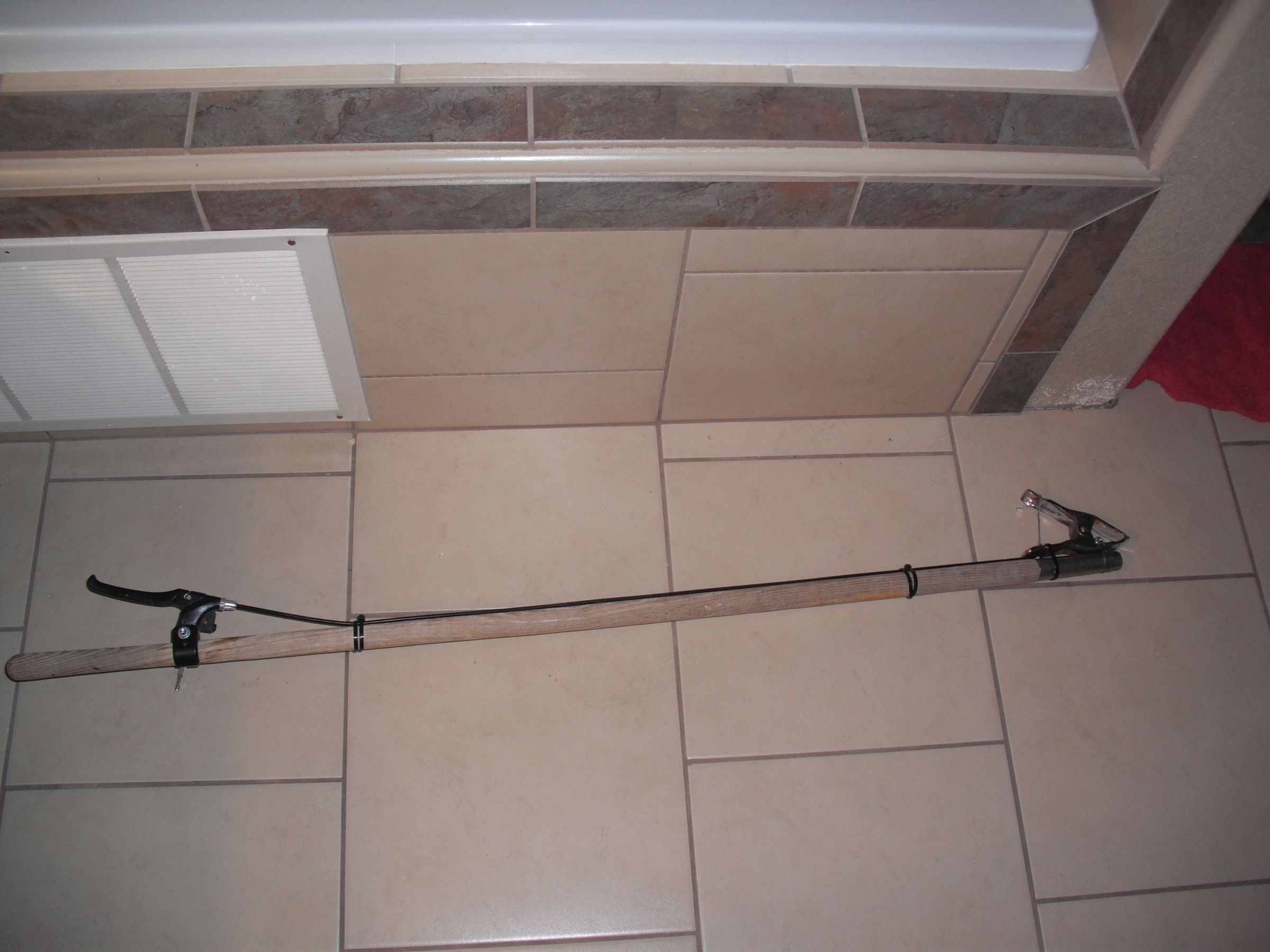 Build a High-reach Tool With Household Items