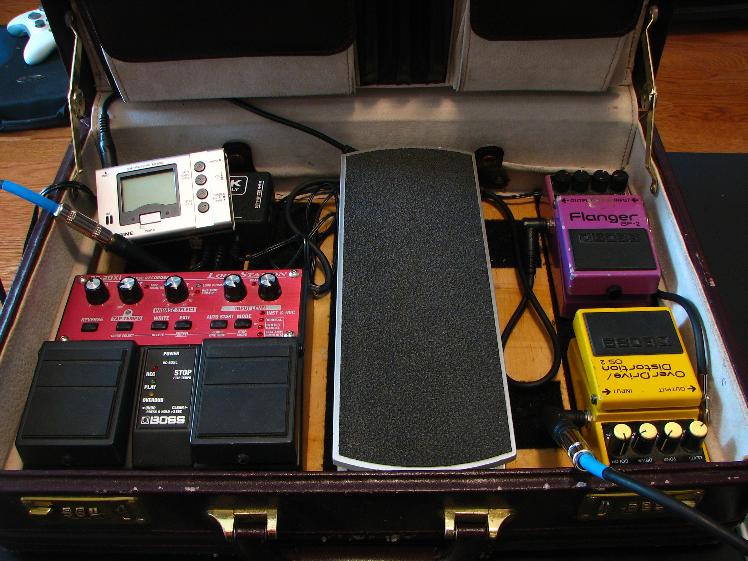 DIY Guitar Pedal Board (Effects Pedal Briefcase) 3 Steps Instructables