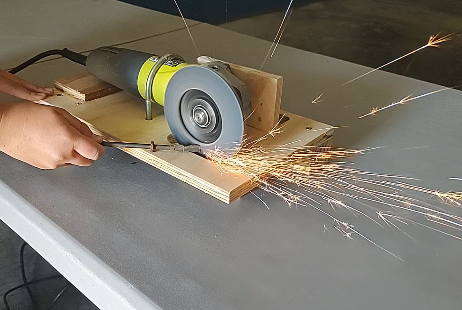 Quick and Easy Grinder Jig