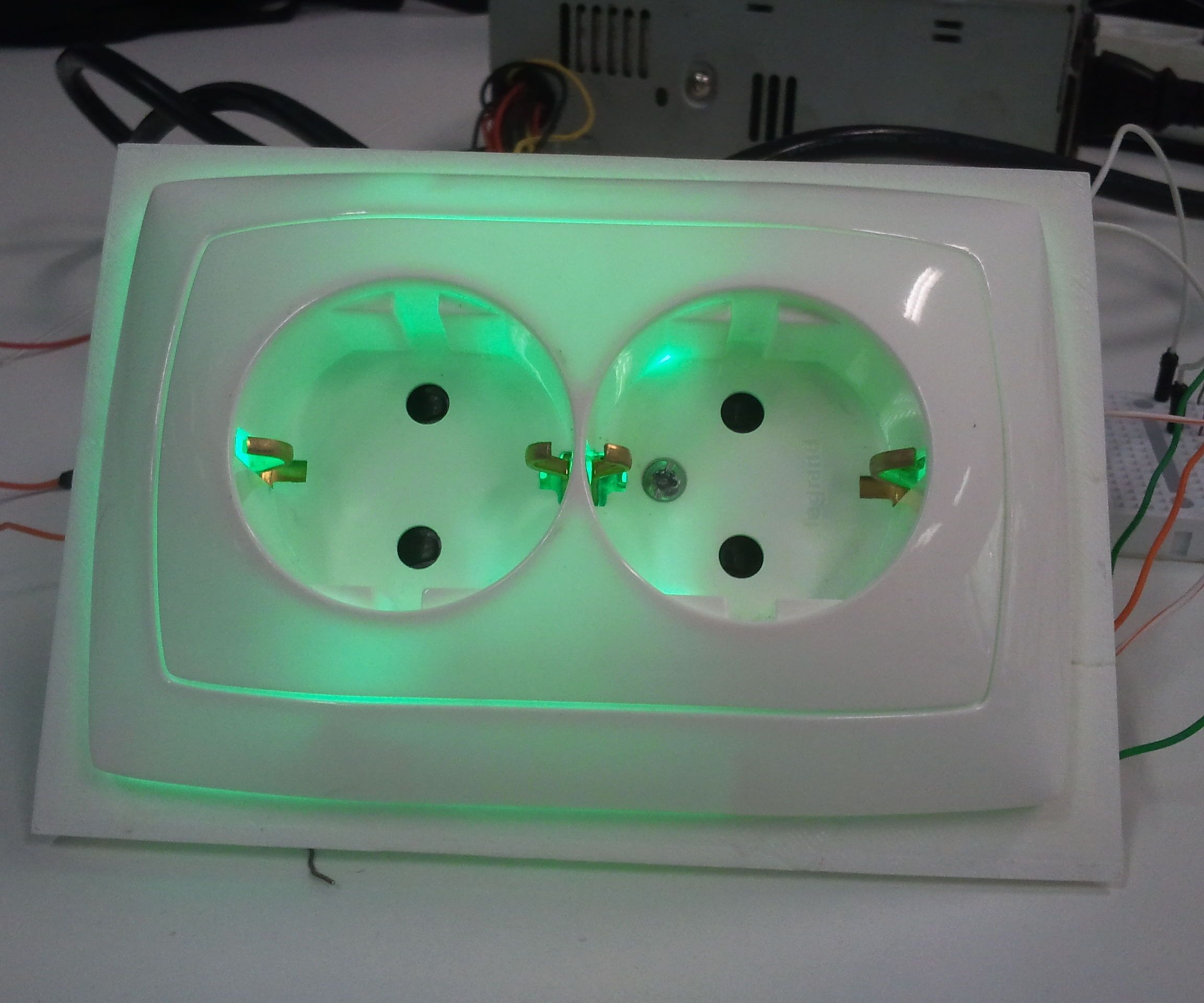 Create a Plug to Monitor Power Consumption With Intel Edison and Give Feedback on a Web Interface - IoT