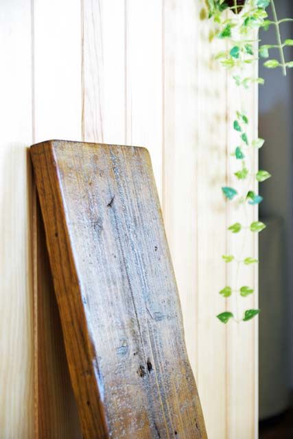 Make a Shabby Chic Shelf !!