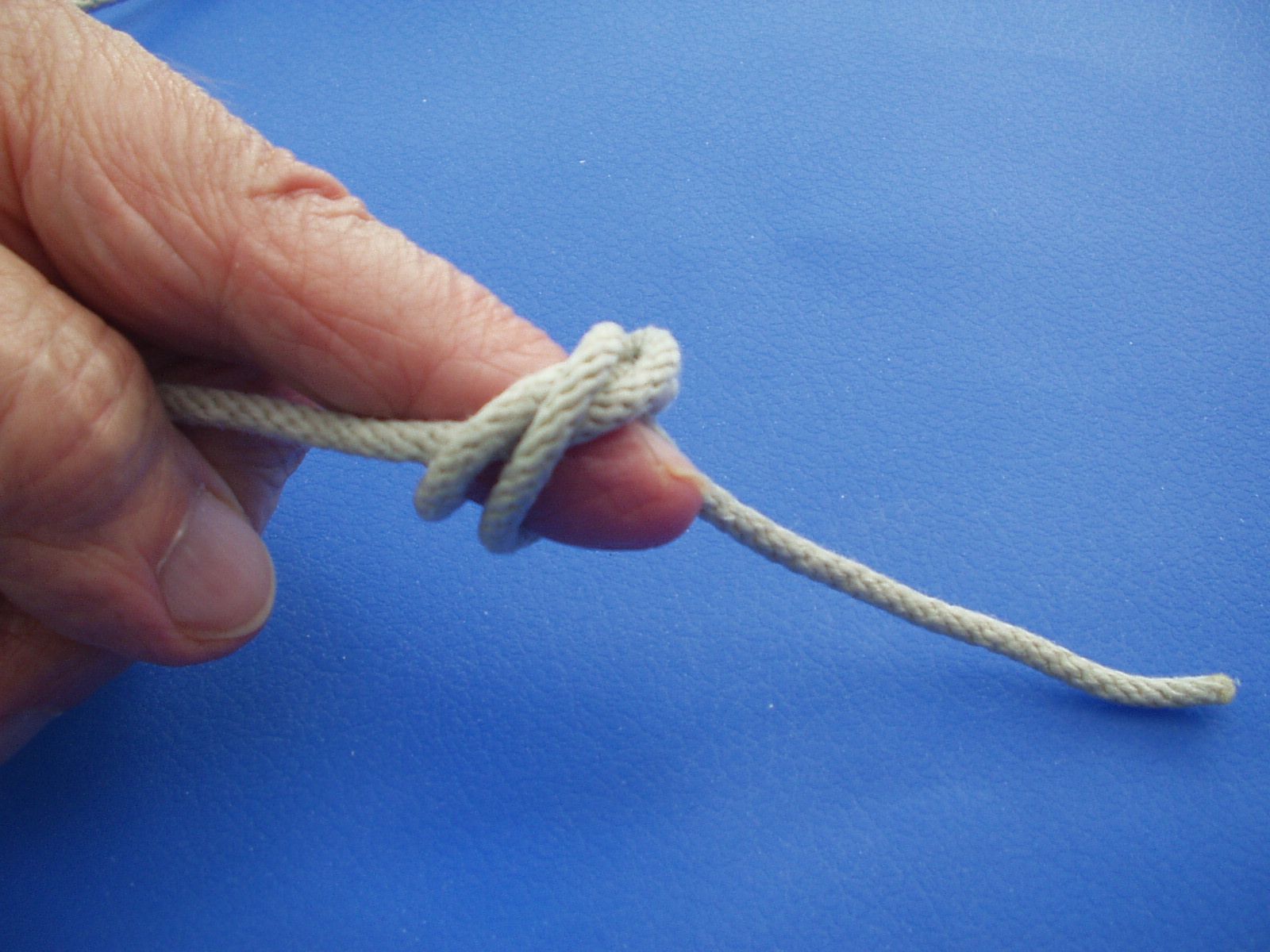 ABOK 551 - Trick Double Overhand Stopper Knot : 6 Steps