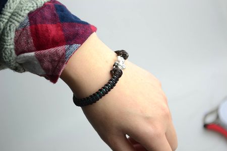 Professional Paracord Bracelets Instructions and the Way to Undo a Paracord Bracelet