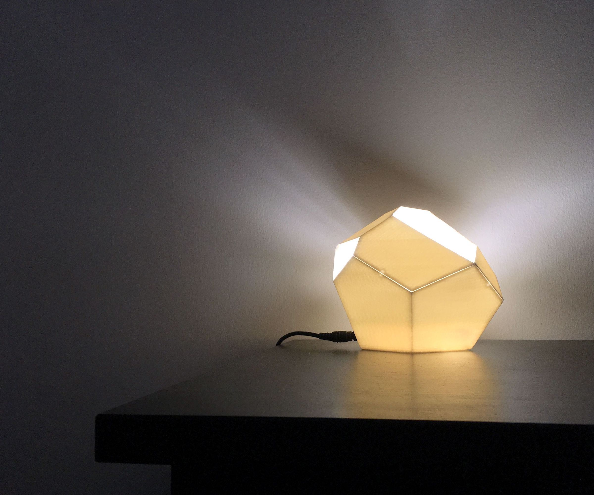 Low-Poly Geometric Lamp