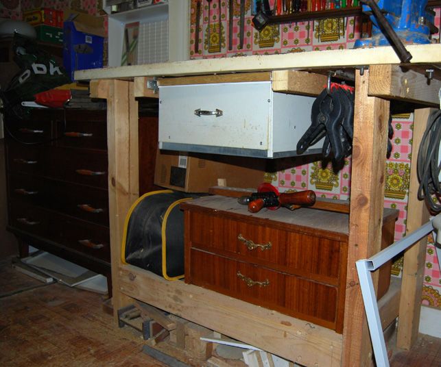 De Puerta De Nevera a Banco De Trabajo - With Door Refrigerator, a Workbench