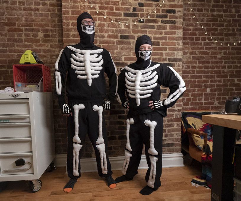 Skeleton Sweatsuit Halloween Costume 7 Steps (with Pictures