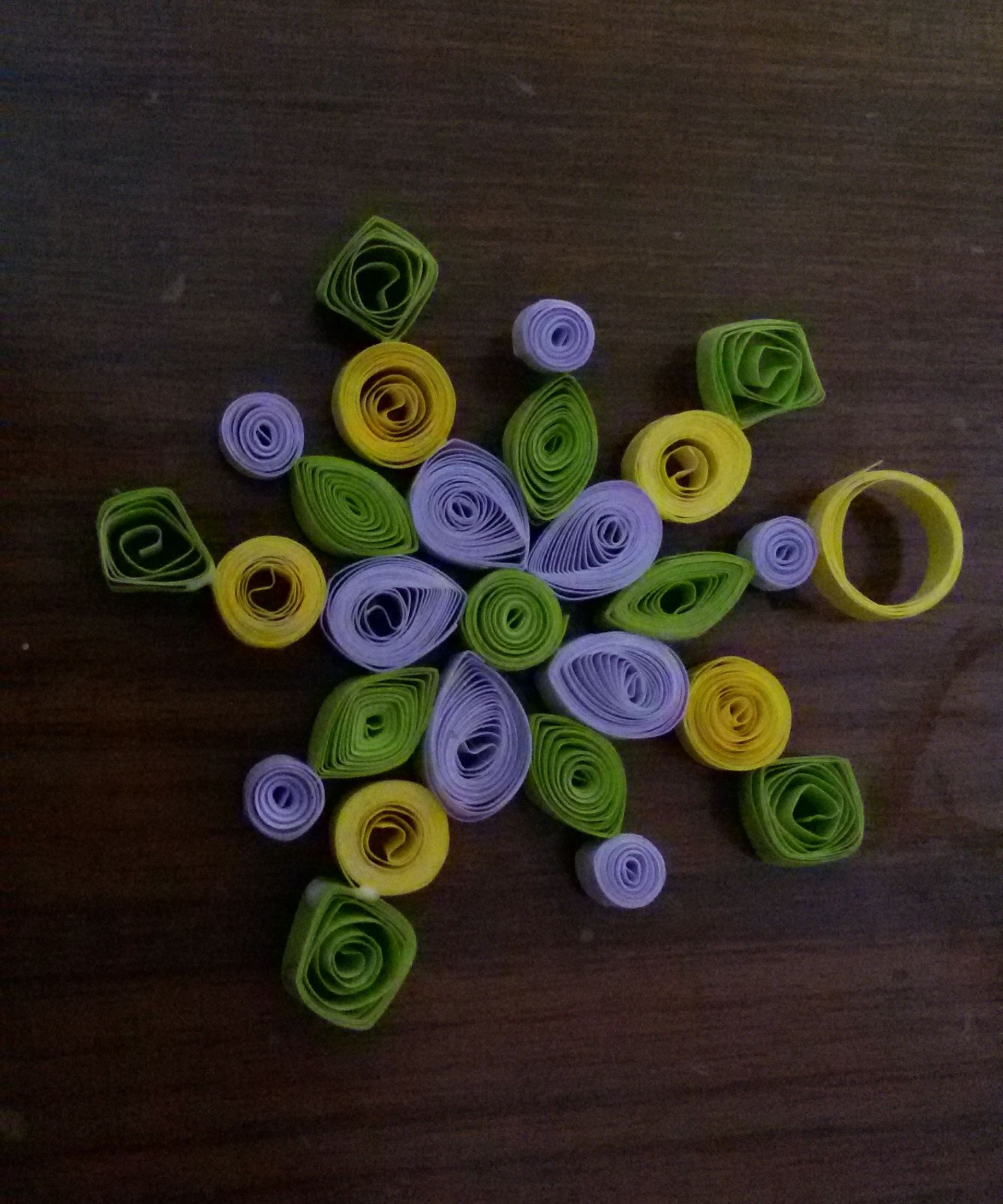 Handmade paper quilled pendant