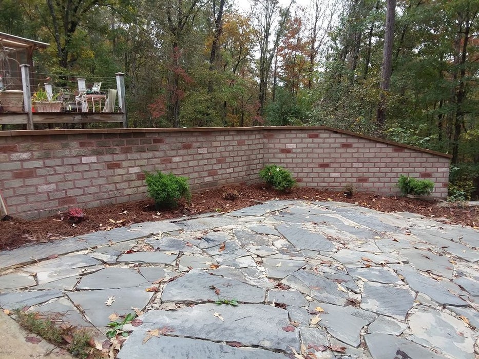 Duvardaki başka bir tuğla