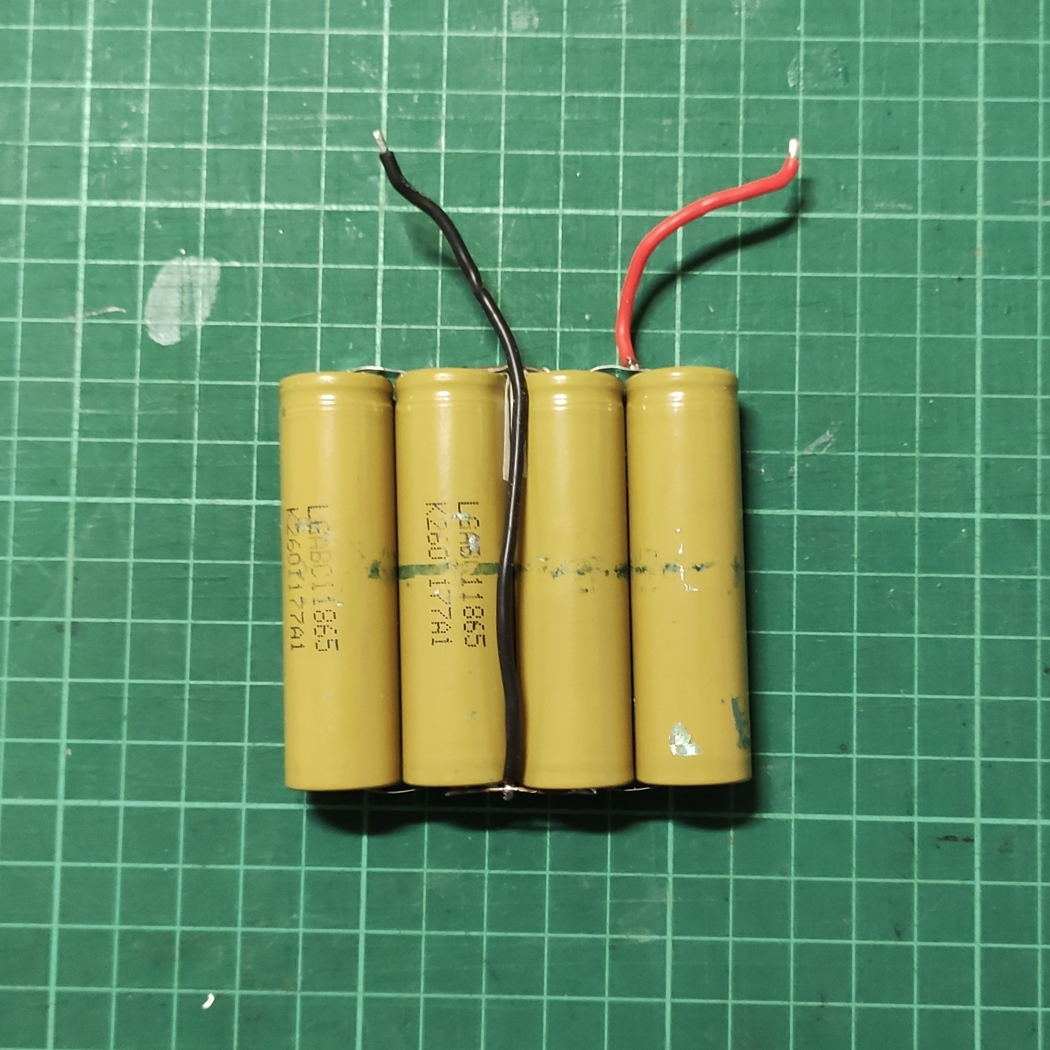 Solar Power Bank Using Old Laptop Batteries 5 Steps Instructables