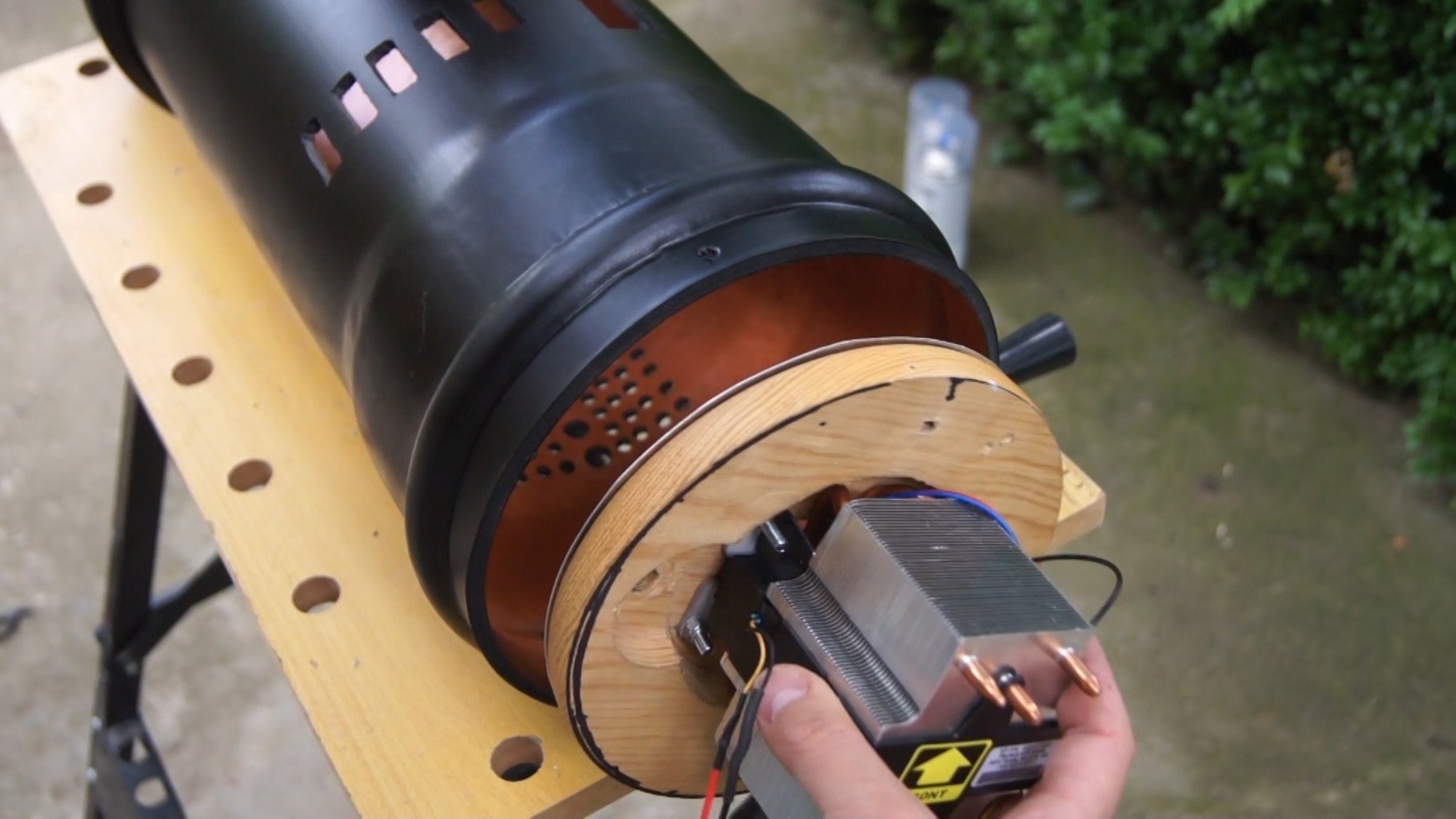 Huge Lens Flashlight Experiment XHP70 : 4 Steps (with Pictures