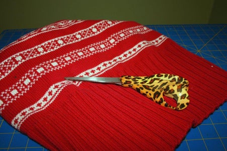 Step 1 : Measure and Cut the Sweater