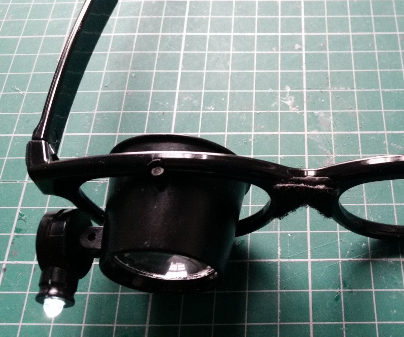 Make a Cheap Pair of Glasses With a Magnifier Loupe Lens 