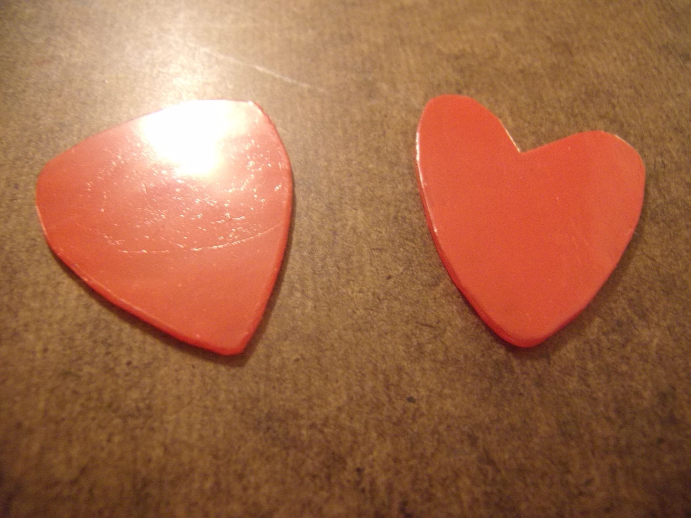 Guitar Pick Made From CD [Red]