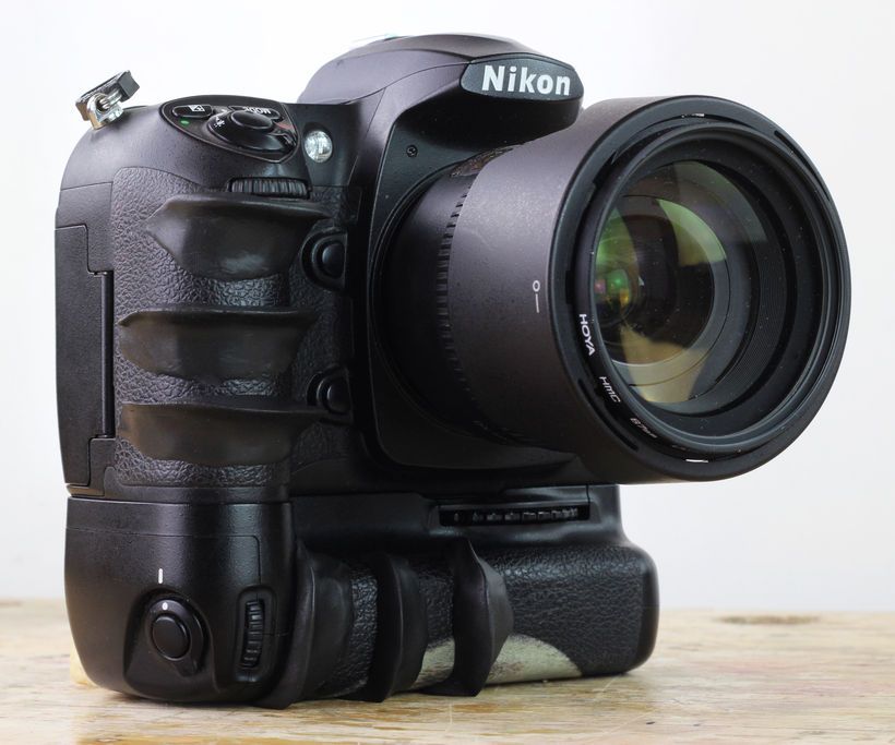 How to Make Custom Grips for Your Camera Using Sugru