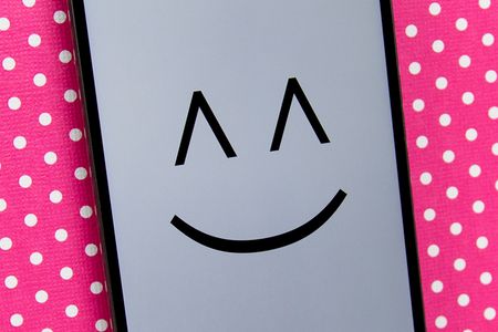 Happy Phone - DIY Smartphone Stand Papercraft Collection