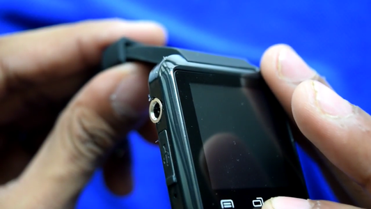 Smartwatch with 3.5 mm jack Clearance