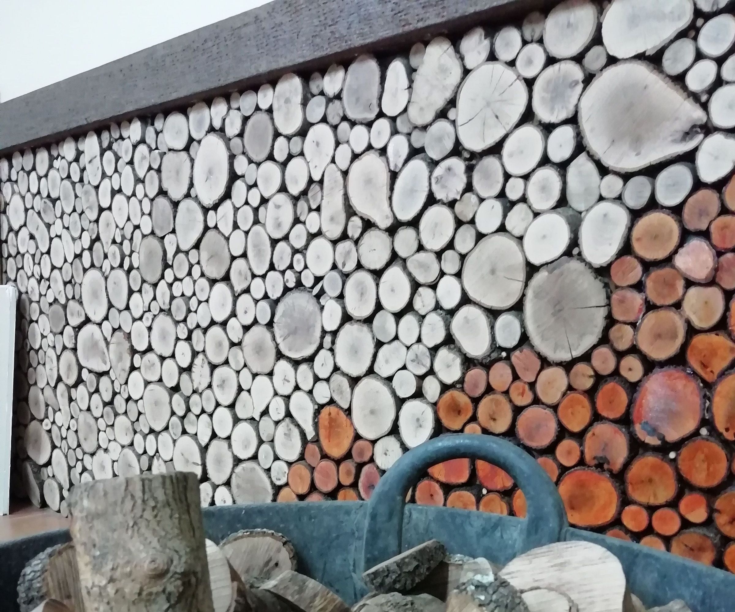 Zócalo De Troncos De Madera