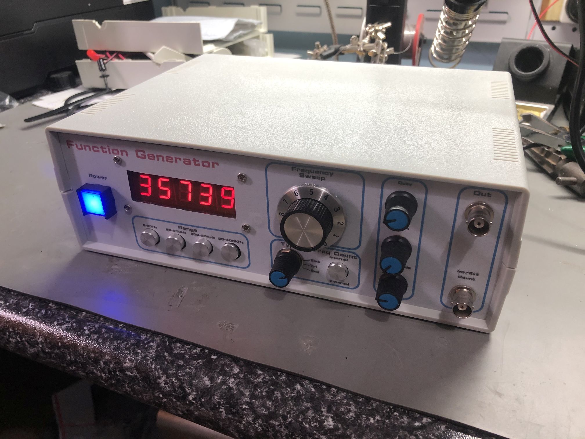 Build This 5Hz to 400KHz LED Sweep Signal Generator From Kits : 8