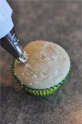 How to Tie-Dye Frosting for Cupcakes!