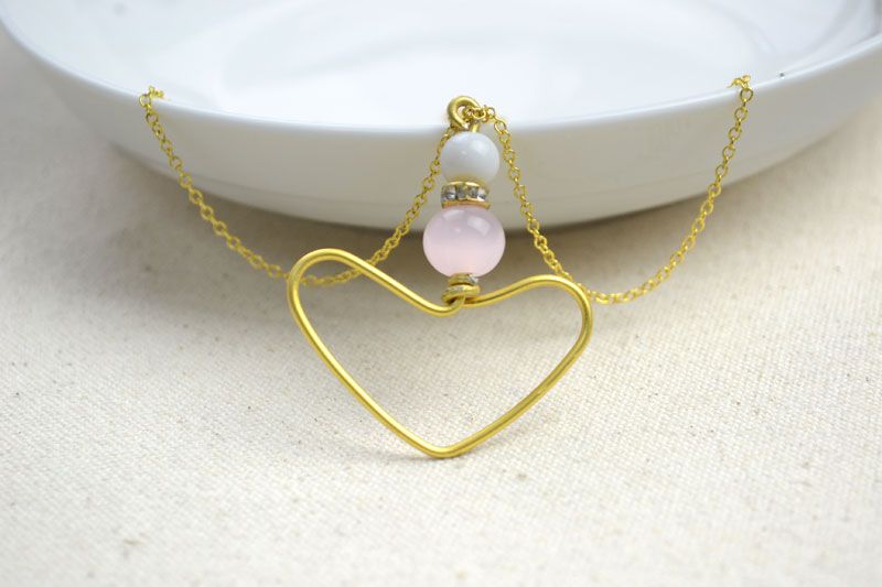 Being Creative to Make Necklaces for Mothers Day