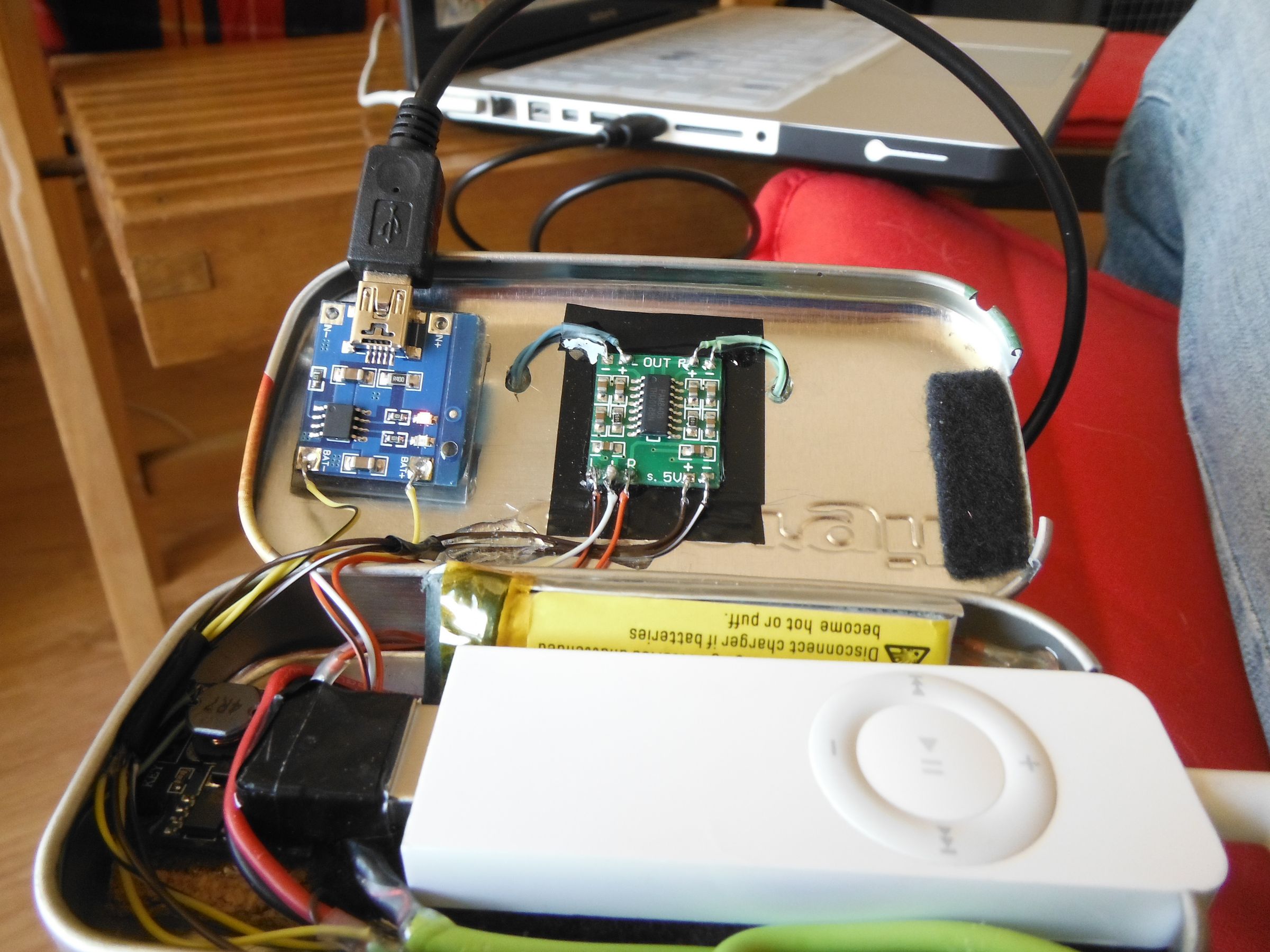 Pocket-Sized Stereo With Built-In MP3 Player and Power Supply