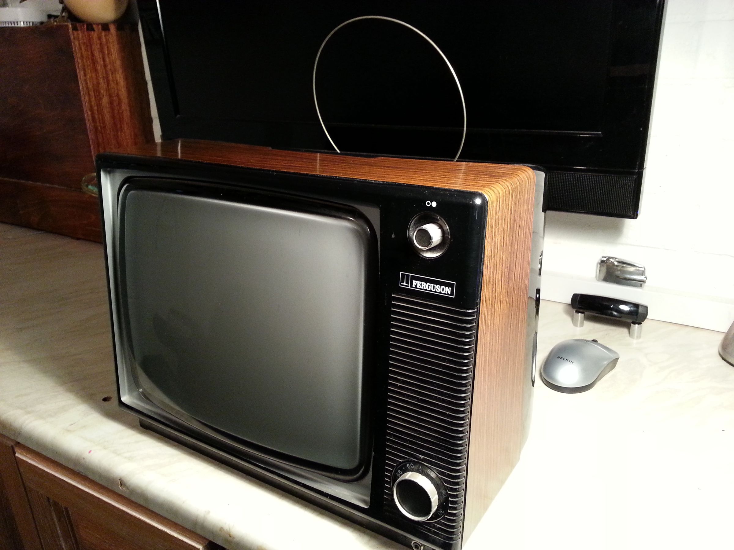 Upcycle a 70s TV Into a Monitor 3 Steps Instructables