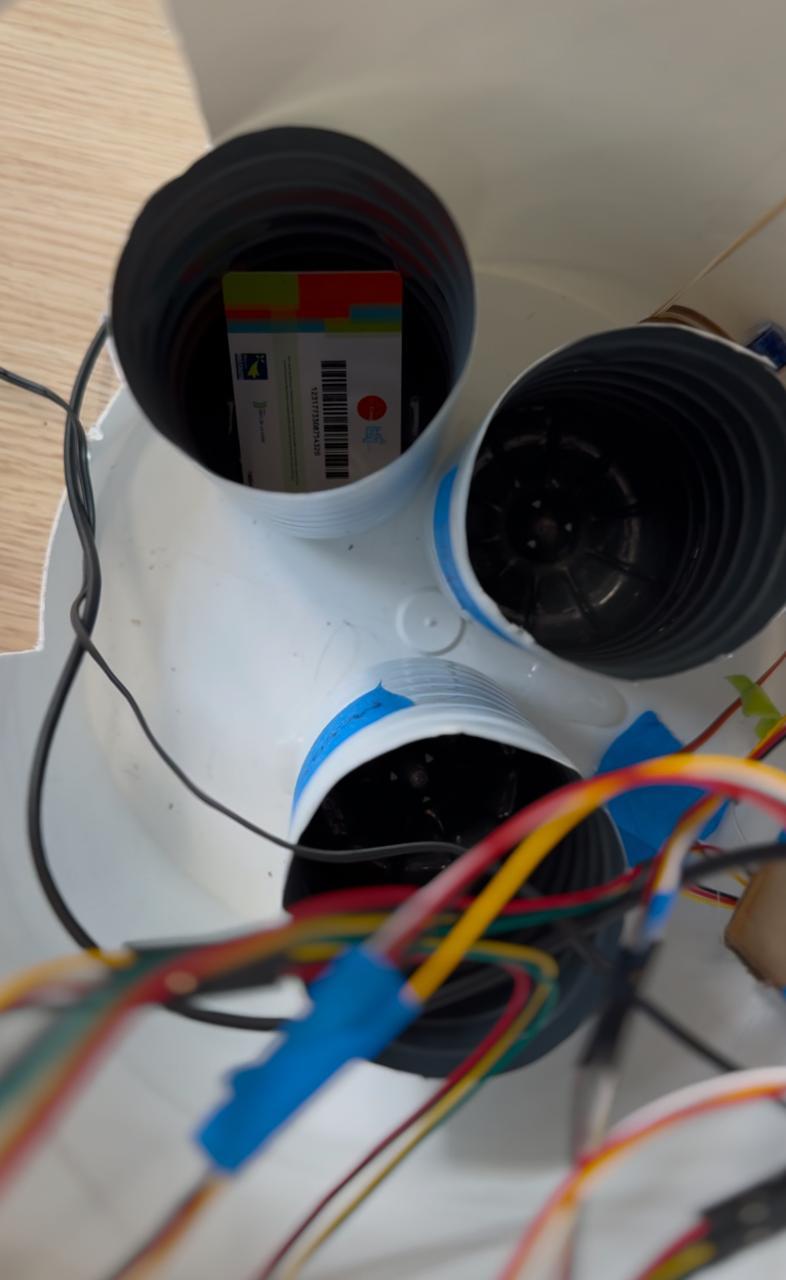 Smart Bin: a Recycled Waste Sorting System With Arduino and FastAPI