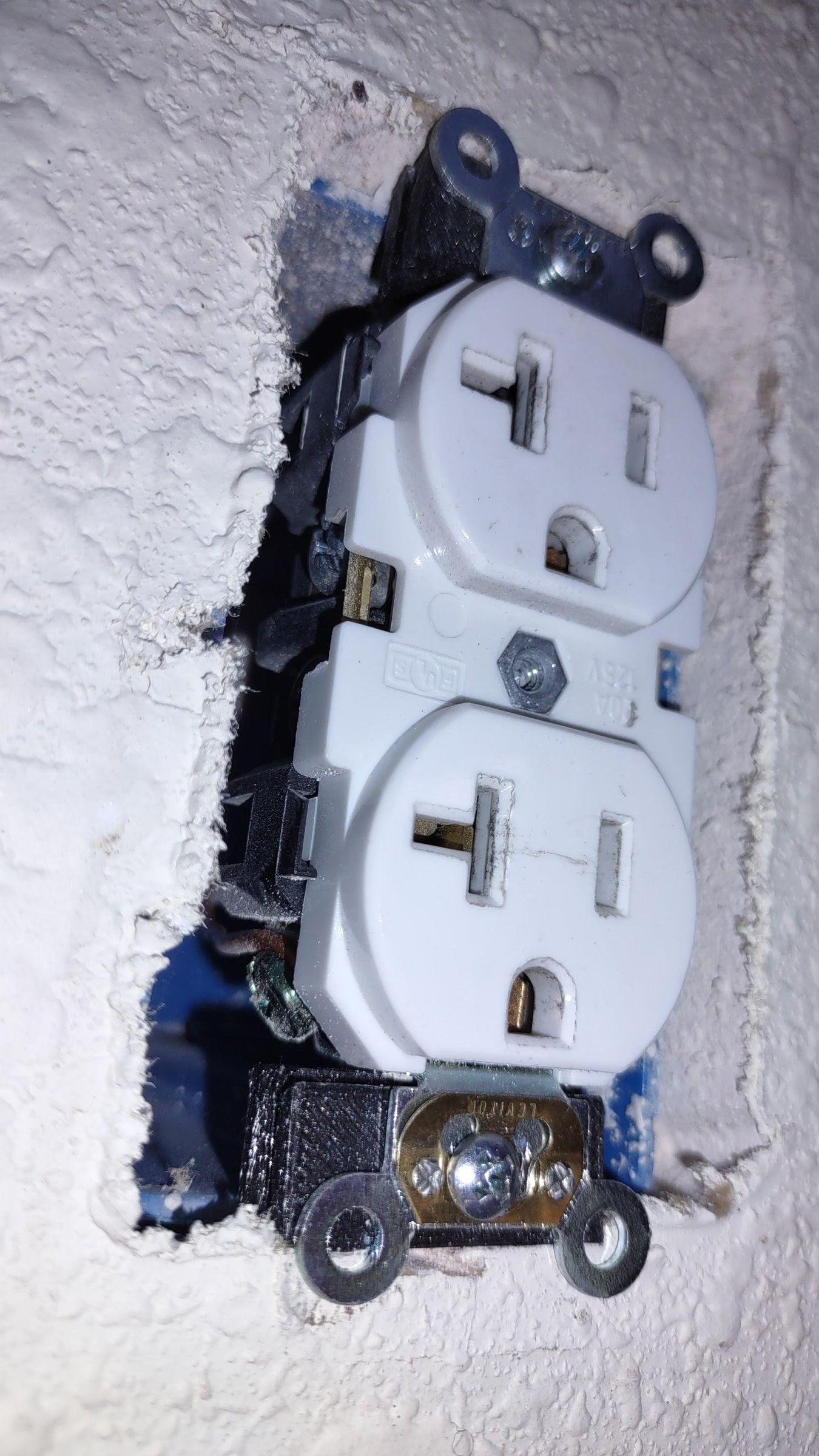Electrical Outlet Stabilization Spacers Fix Loose Outlets 3 Steps Instructables