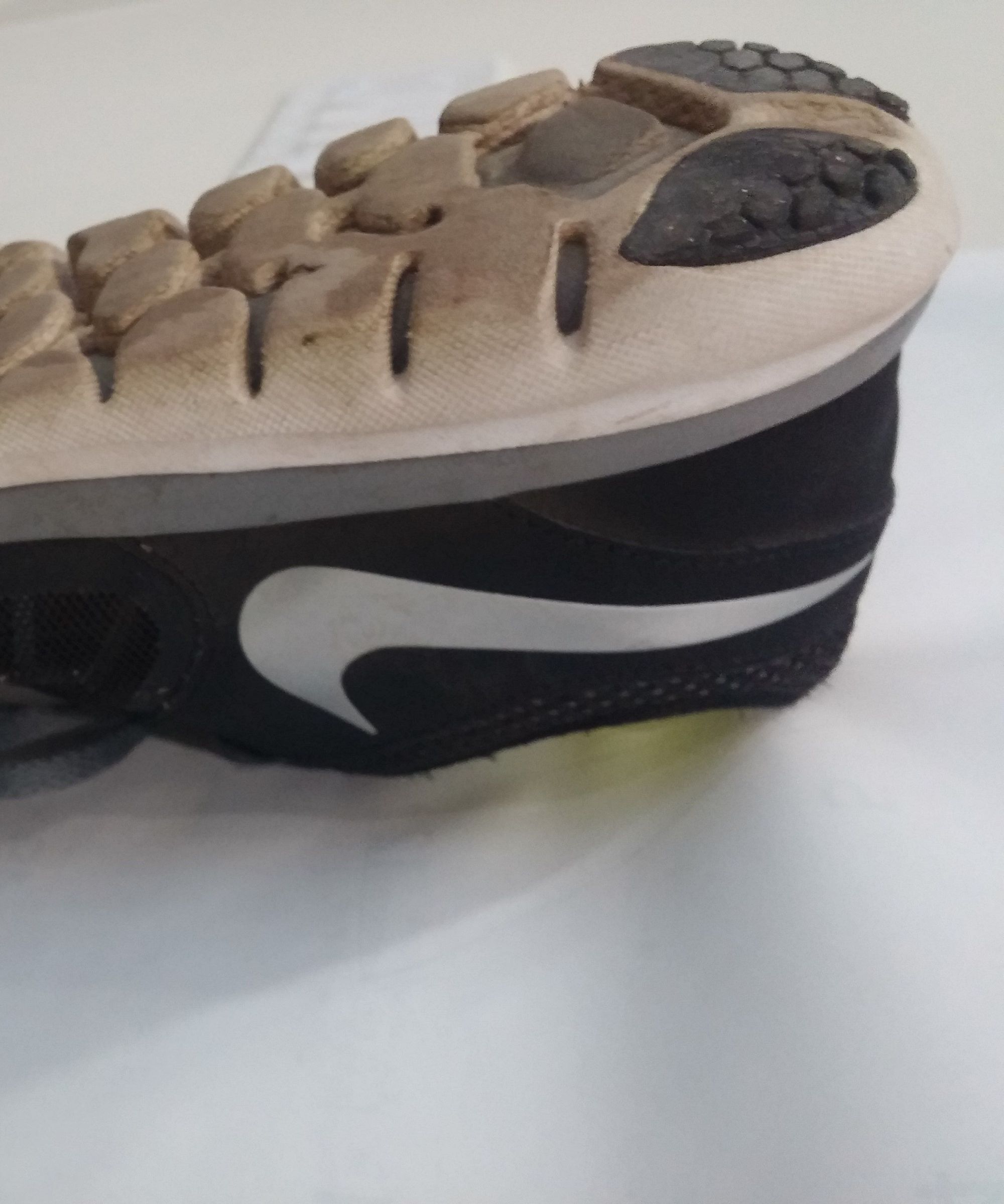 Cheap and Easy Shoe Holder