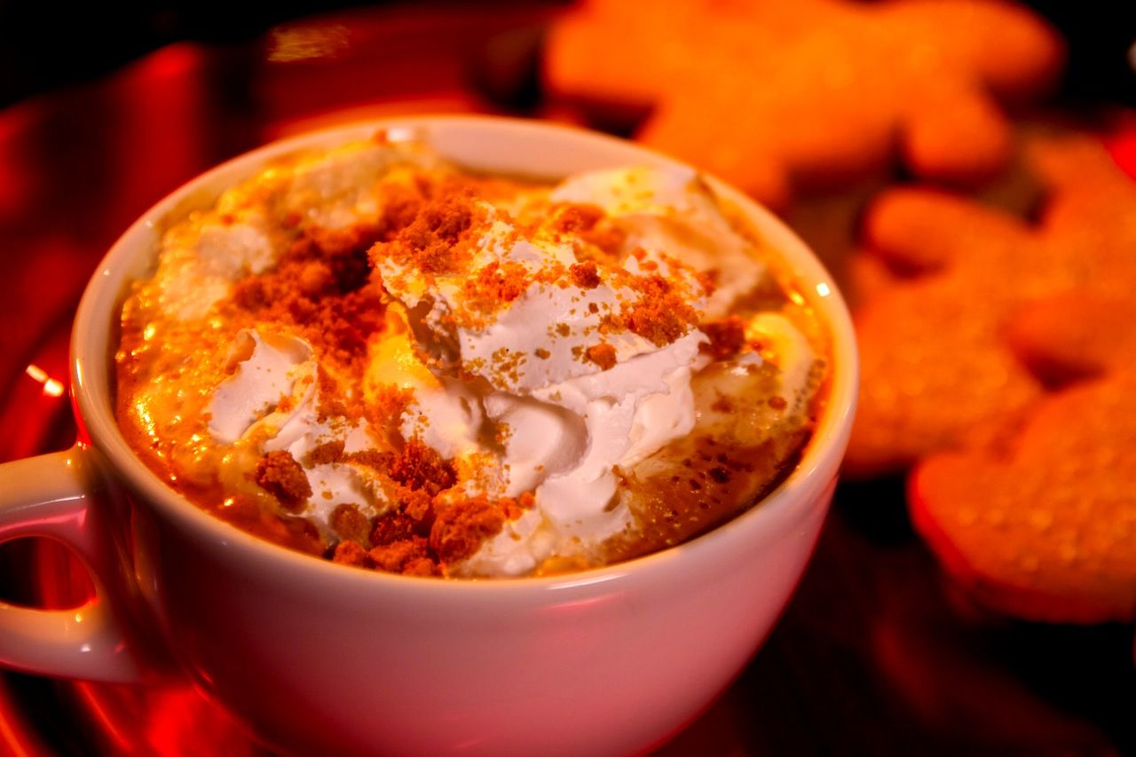 How to Make a Gingerbread Cookie Latte