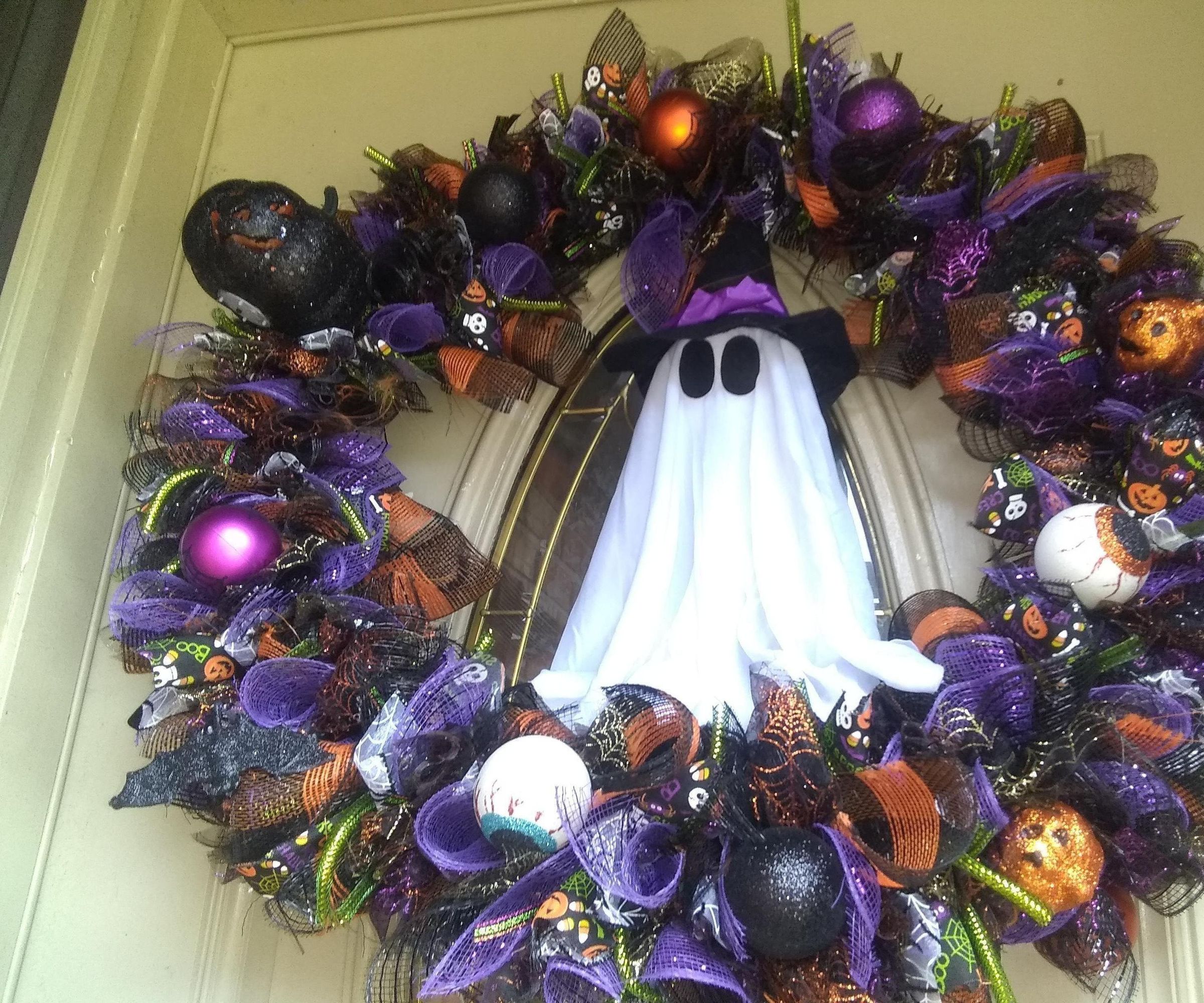 How to Make a Halloween Wreath Decoration 