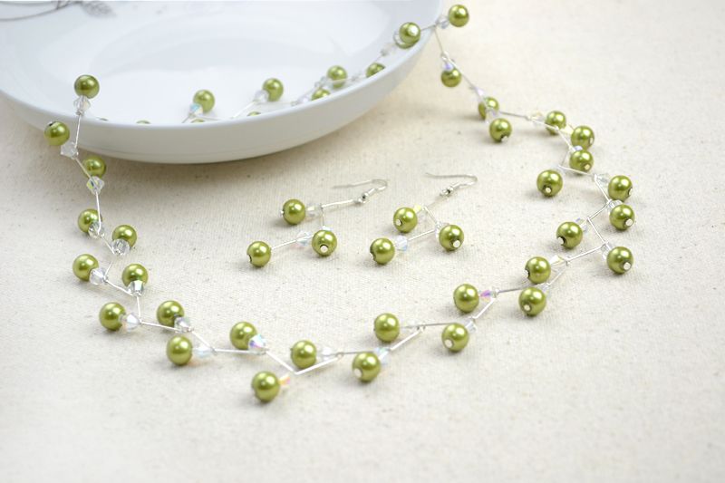 An Adorable Pearl Necklace Earring Set