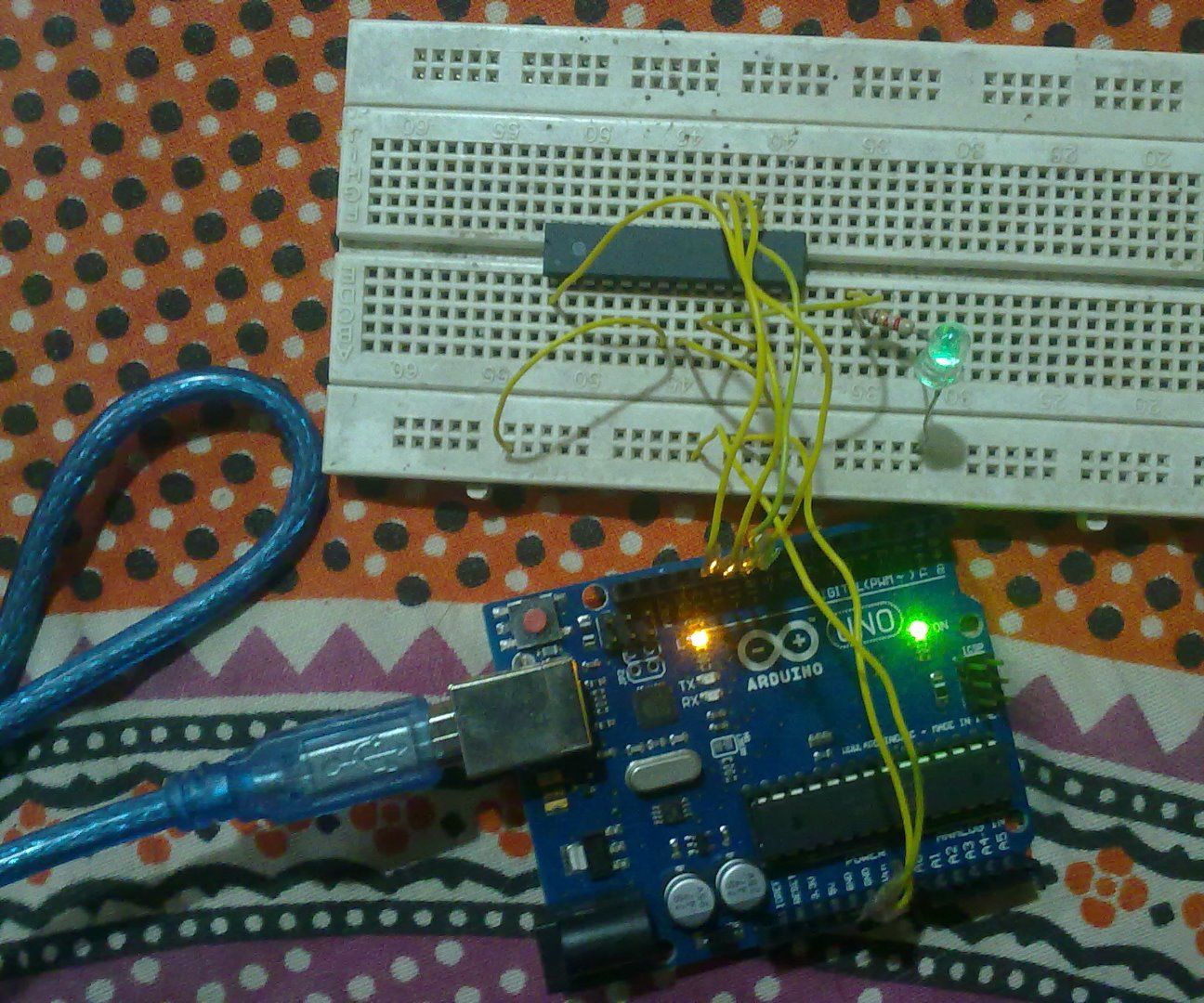 Programming AVR With Arduino As ISP Without Bootloader and External Crystal