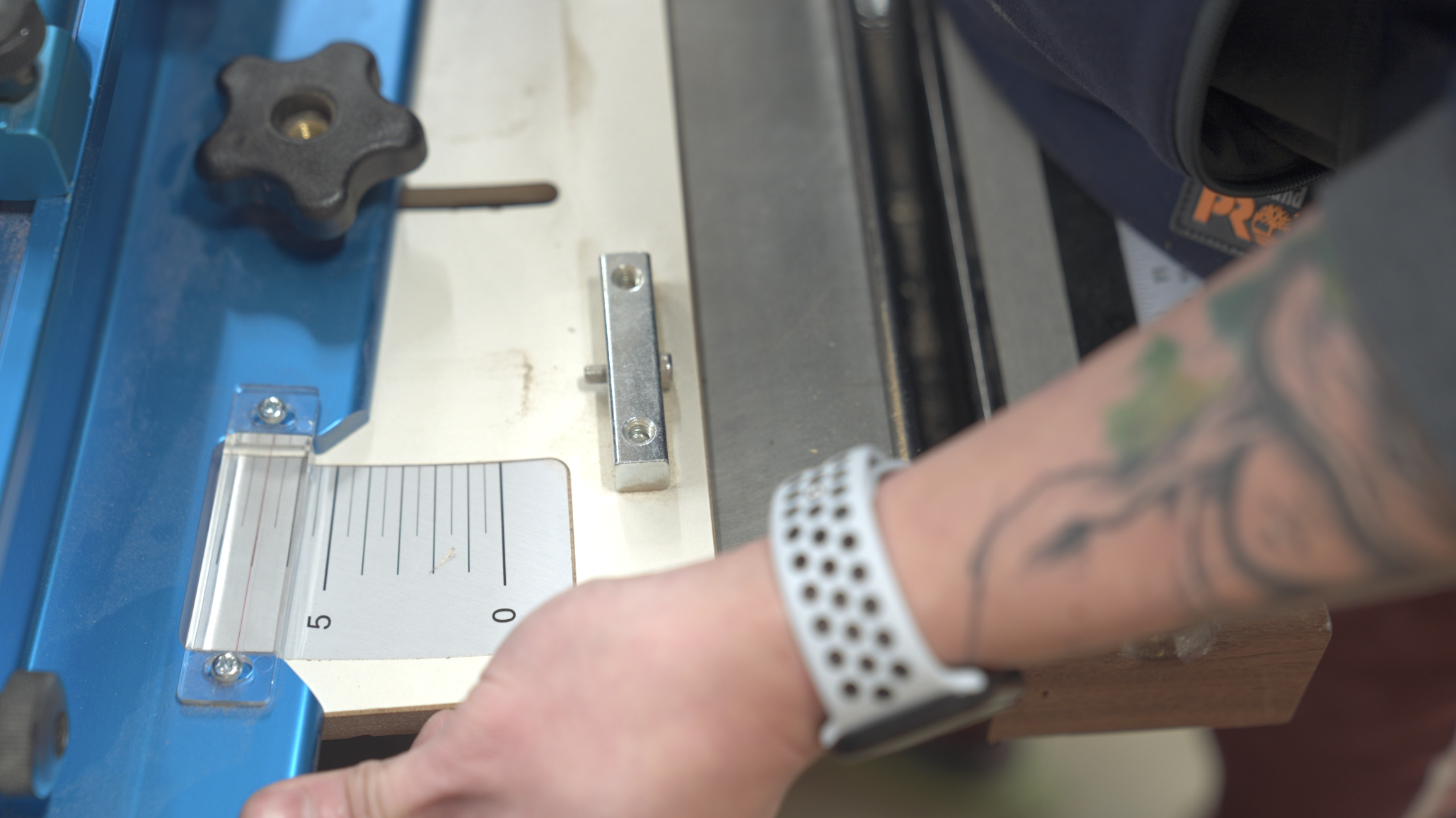 A Cantilever Side Table // C Table // End Table : 5 Steps (with ...