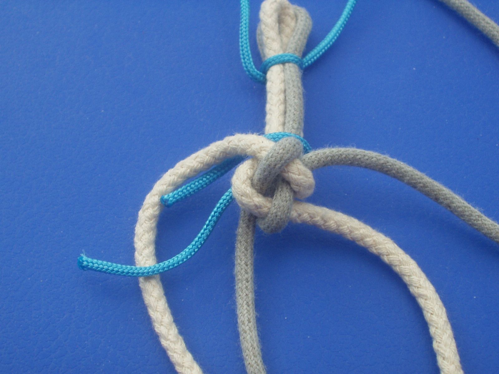 Candy Cane Twist Knot 21 Steps Instructables