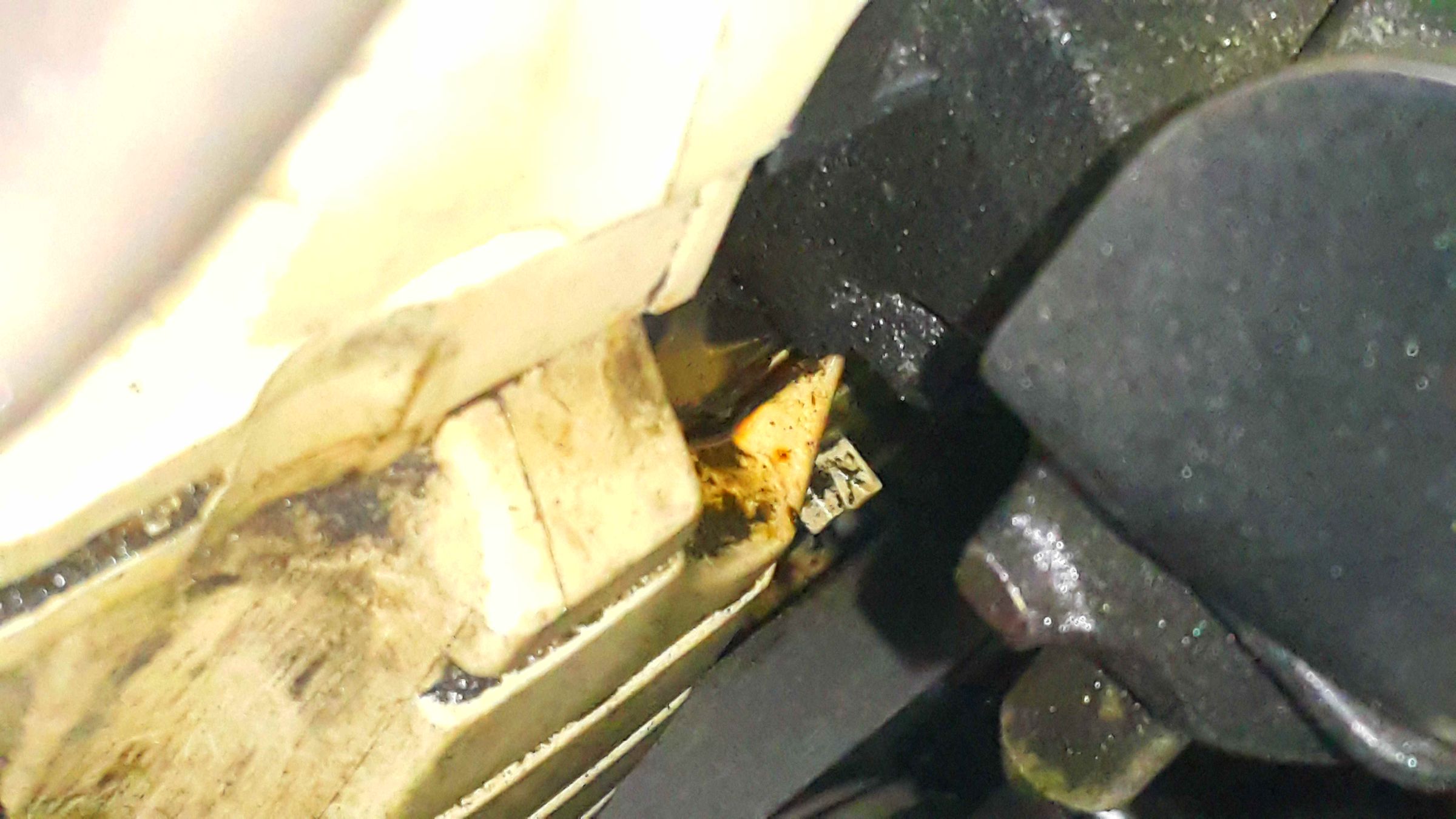 Finding and Fixing an Engine Oil Leak. 4 Steps Instructables