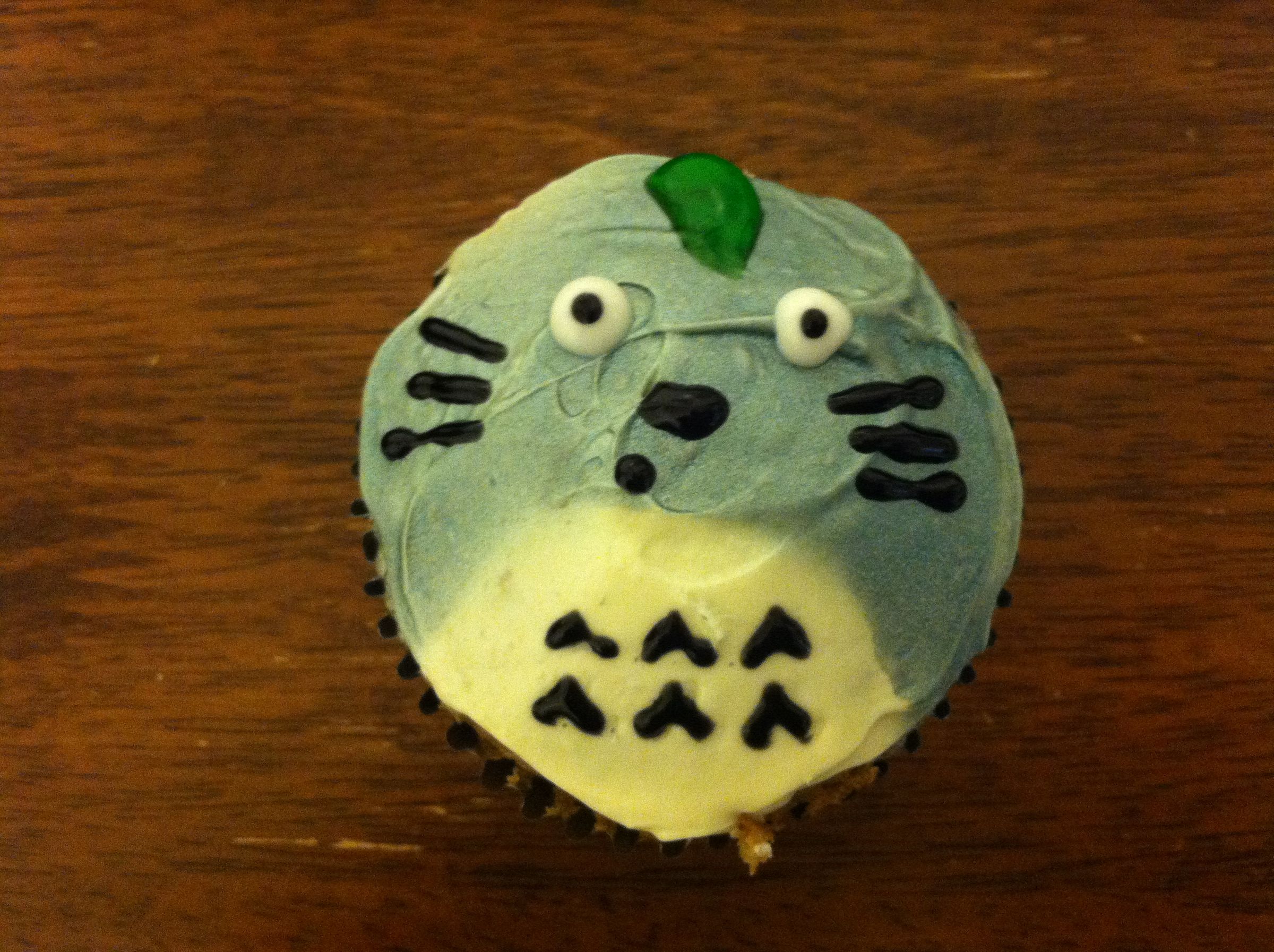 EASY MODE: Totoro Cupcakes - a Non-Bakers Take