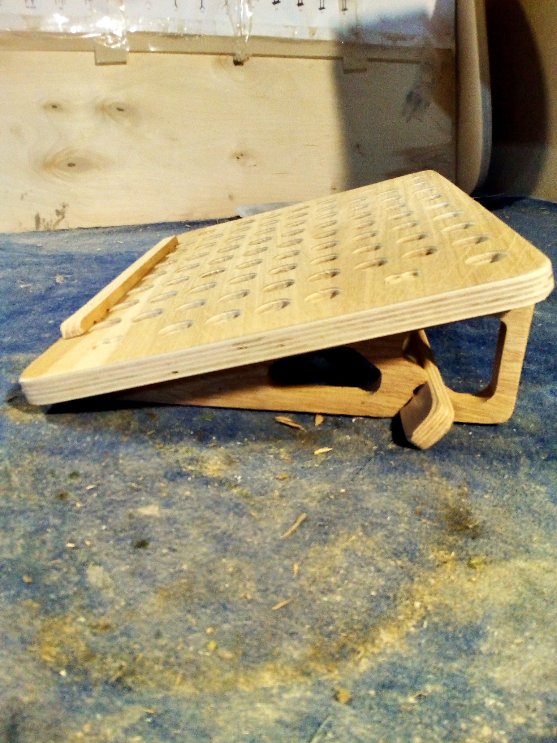 Plywood Laptop Stand 4 Steps Instructables