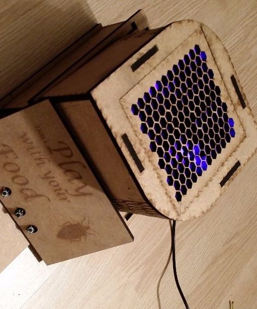 Don't Play With Your Food, Bestuur Krekels Met Je Arduino.