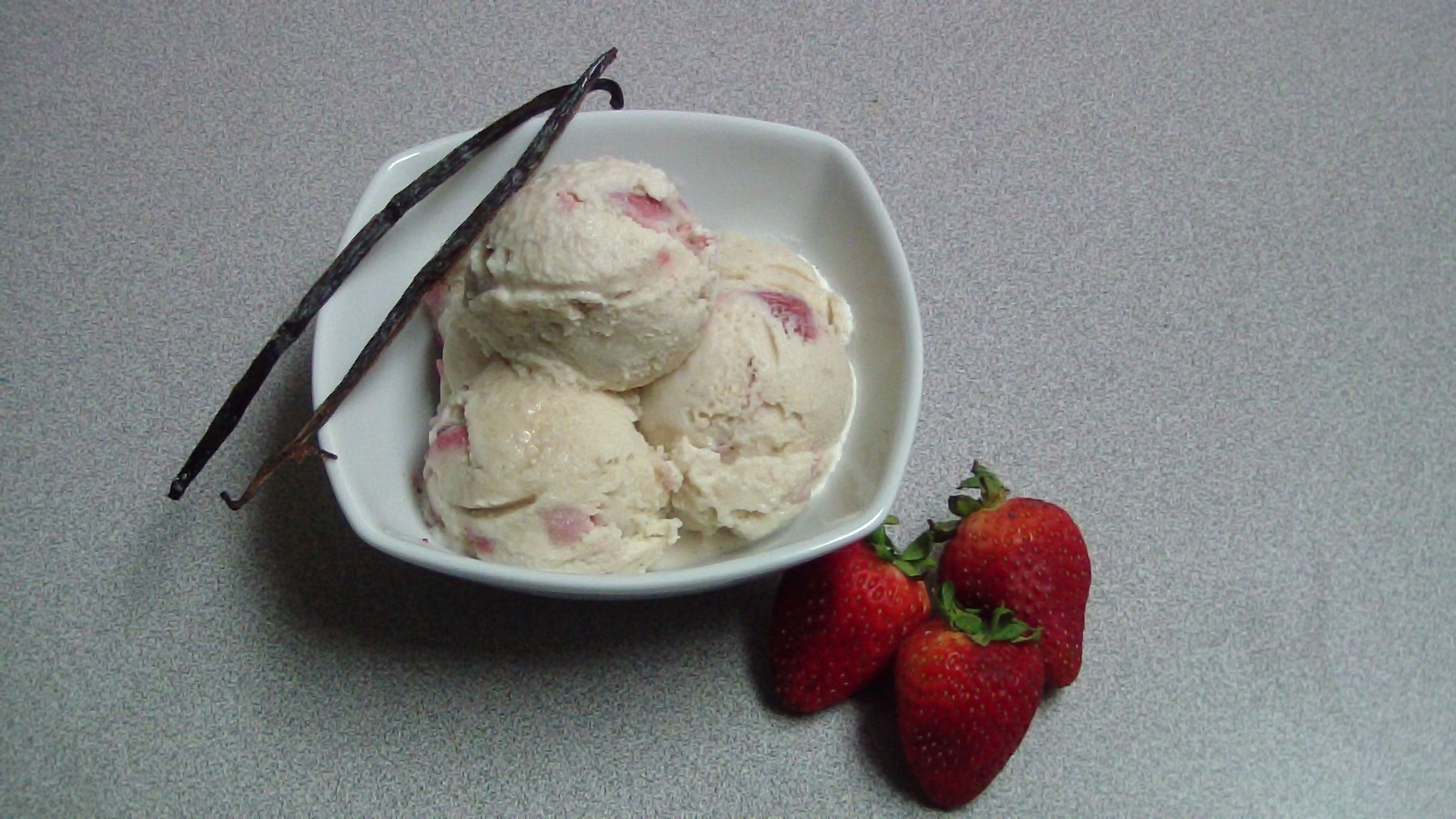 Strawberry Vanilla Ice Cream With Balsamic Vinegar 3 Steps (with