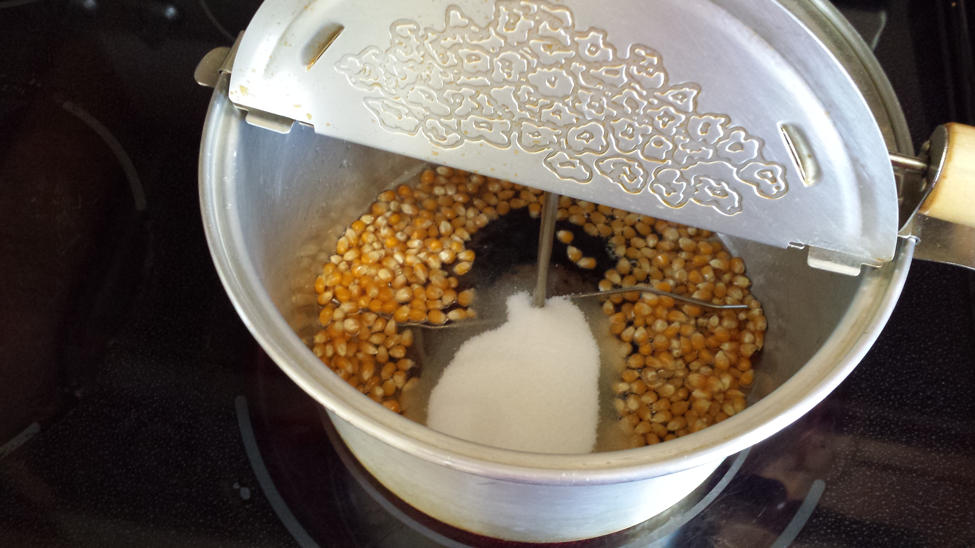 How to Make Kettle Corn With a Whirley Pop Machine on an Electric Stove Top 12 Steps (with