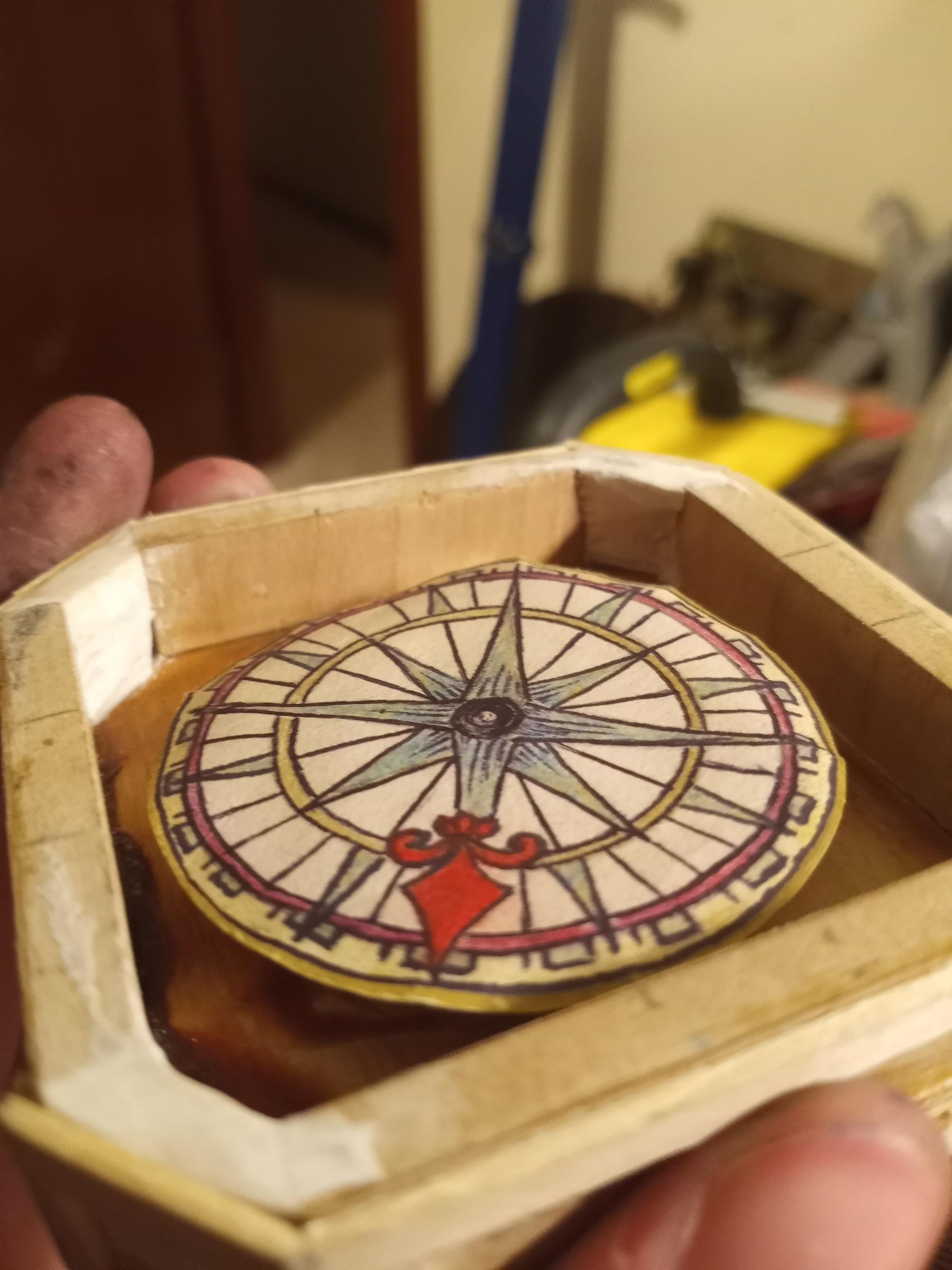 The Compass That Doesn't Point North 10 Steps (with Pictures