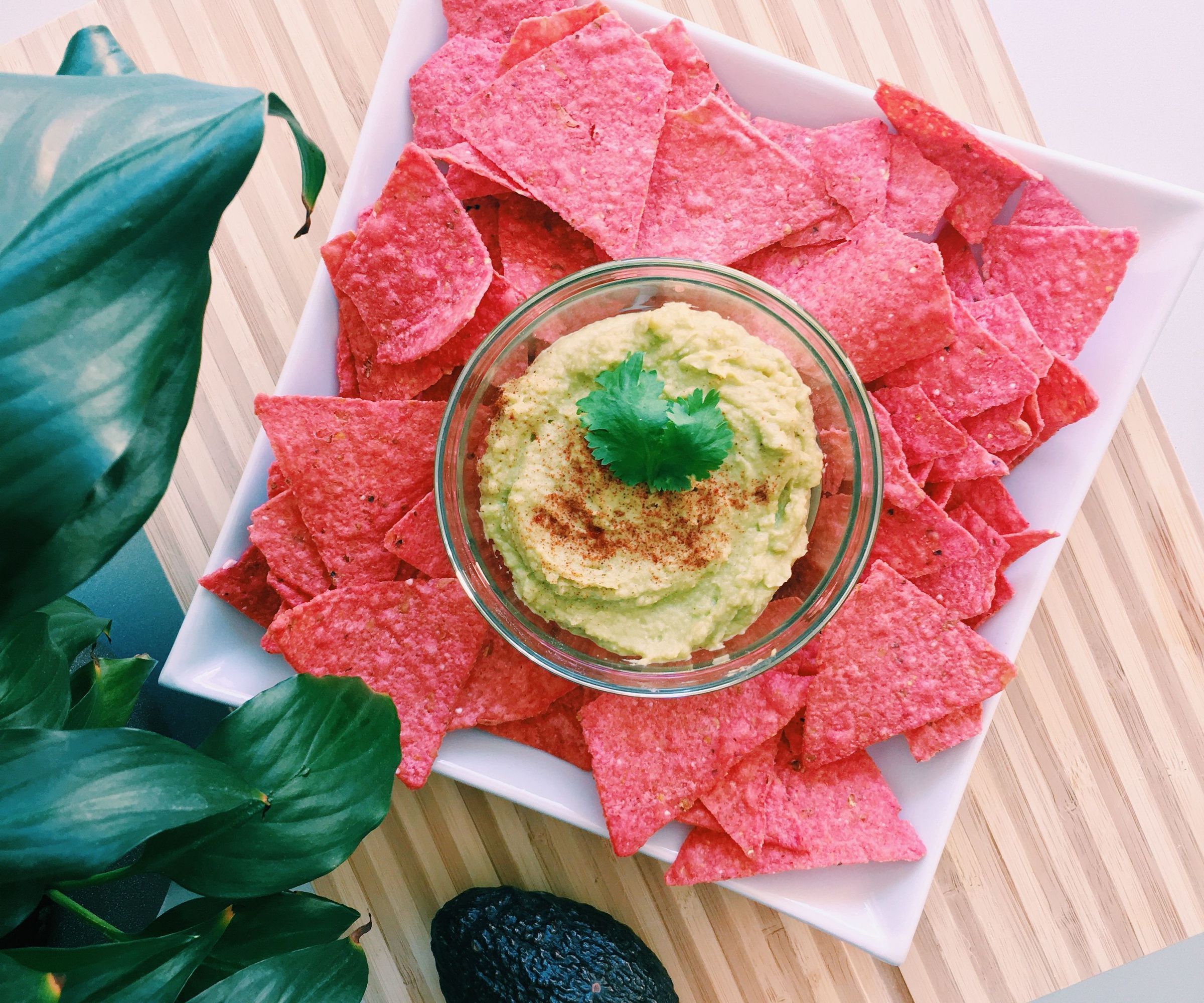 RECIPE | GARLIC AVOCADO HUMMUS