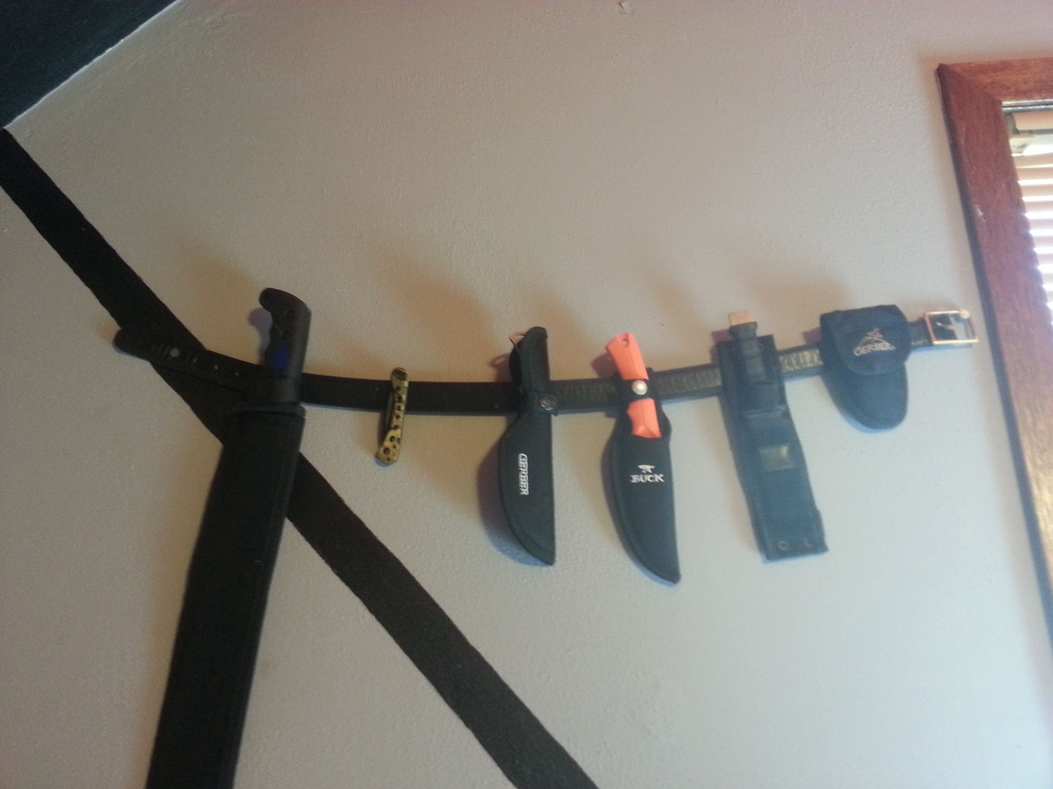 Super Easy Knife Display! 