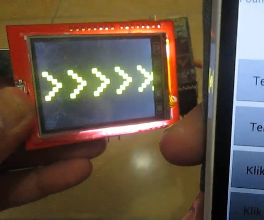 Arduino Bluetooth Running Text With 2.4" TFT LCD Shield