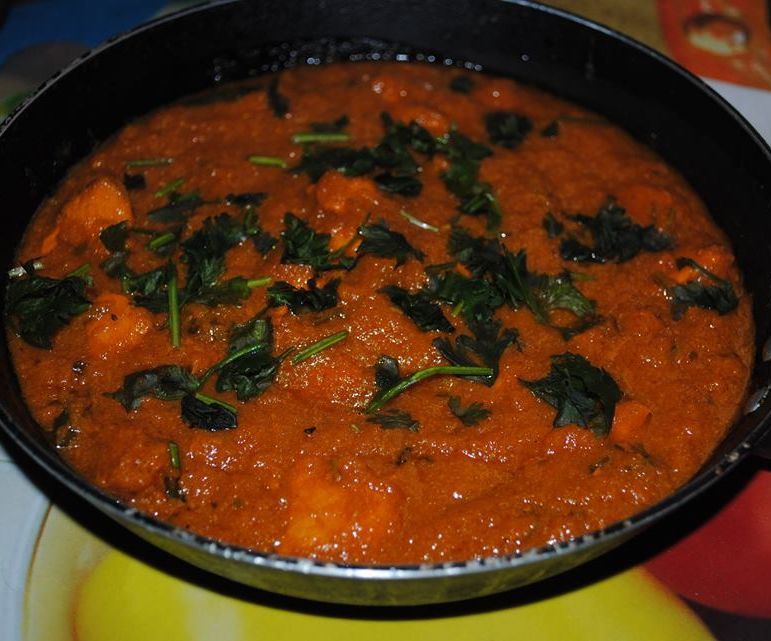 Charcoaled Boneless Chicken Tikka With Masala 