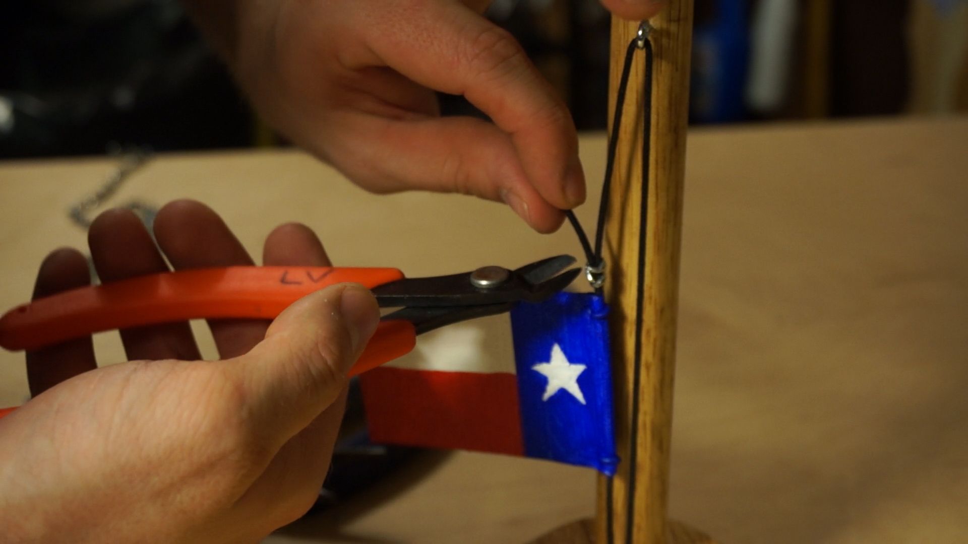 Wooden Mini Flag Pole Gifts : 9 Steps - Instructables