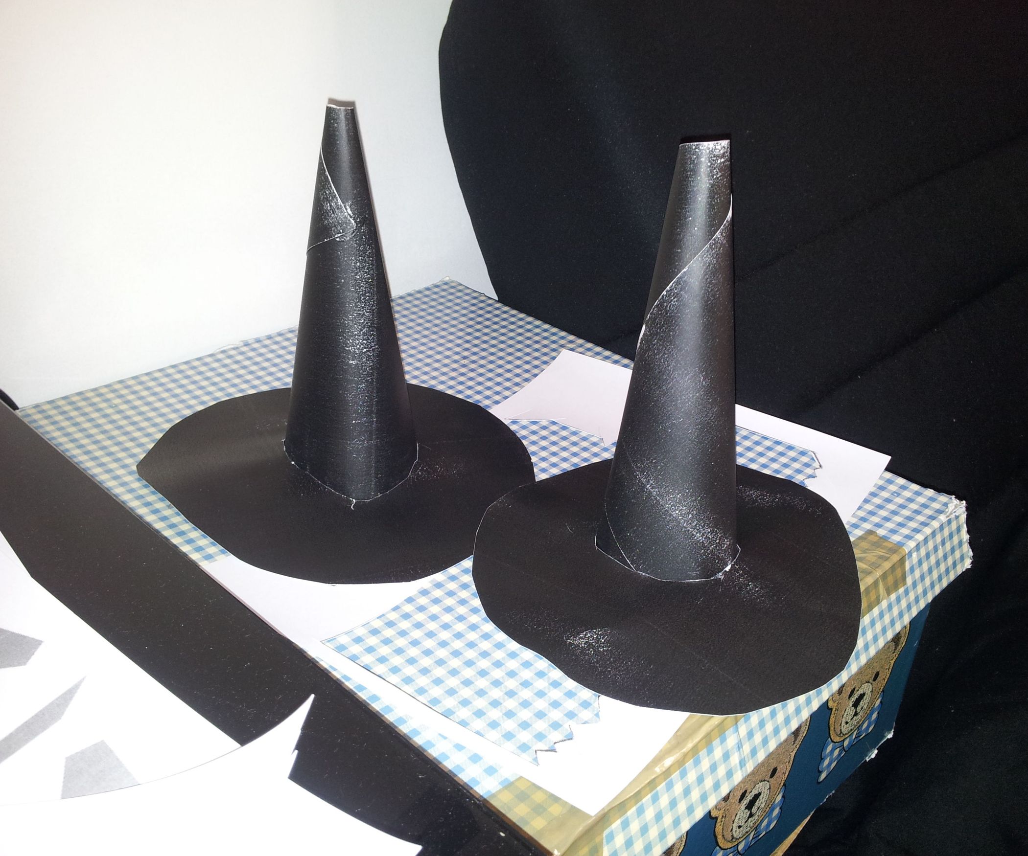 Quick Cheap Witch Hat : 5 Steps - Instructables