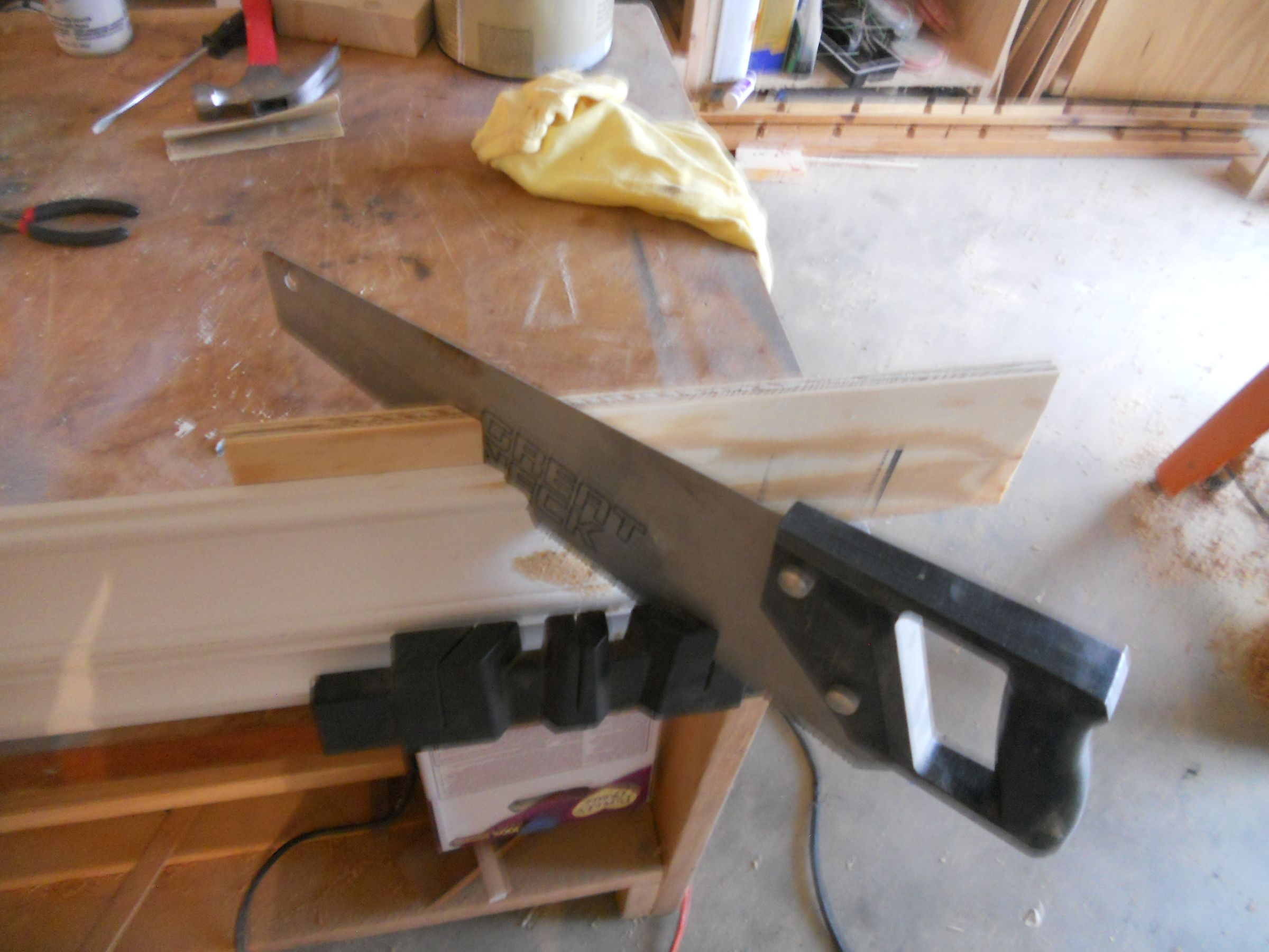 Make a Crown Molding Shelf (Picture Ledge) 5 Steps (with Pictures) Instructables